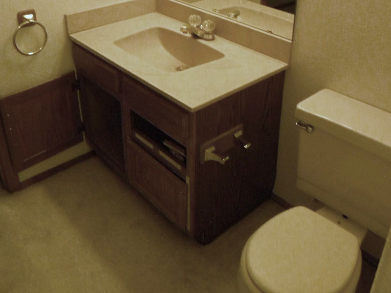 Flagstaff Renovated Bathroom Vanity & Toile Before Pic
