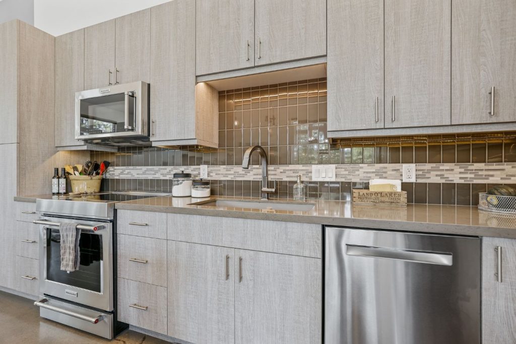 Grey Modern Style Kitchen Cabinets with Stainless Appliances